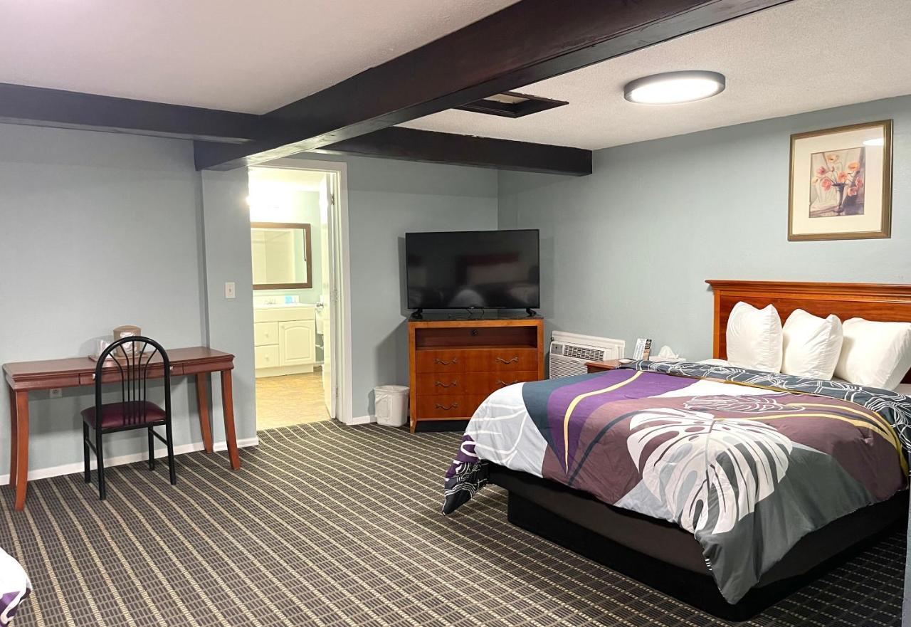 HOTEL ANNIE OAKLEY MOTEL OAKLEY, KS 2* (United States) - from US$ 52 |  BOOKED